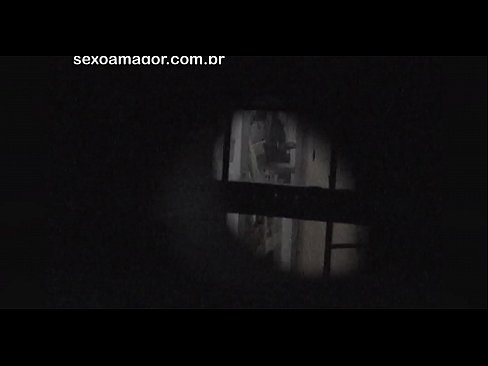 ❤️ Ξανθιά κοπέλα βιντεοσκοπήθηκε κρυφά από ηδονοβλεψία της γειτονιάς κρυμμένο πίσω από κούφια τούβλα ❤️❌ Βίντεο σεξ