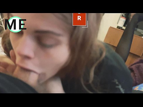 ❤️ Πούτσος στο λαιμό της, σκισμένο καλσόν και σκισμένα τακούνια ❤️❌ Βίντεο σεξ